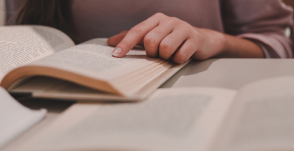 Livros abordam práticas de Enfermagem em ECMO e Geriatria
