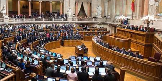 PS ataca política de saúde, Passos "surpreendido" por se discutir reportagens