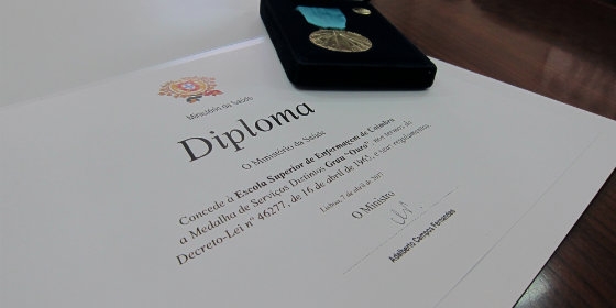 ESEnfC recebe Medalha de Serviços Distintos Grau "Ouro" do Ministério da Saúde
